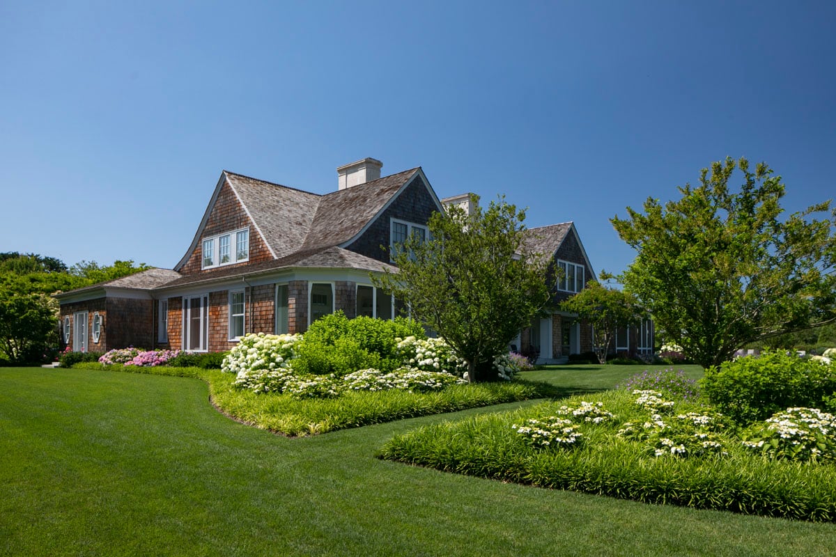 Hamptons landscape portfolio — LDG_2021_Schwartz_house_034, Hamptons landscape by Peconic Lawn & Tree Care